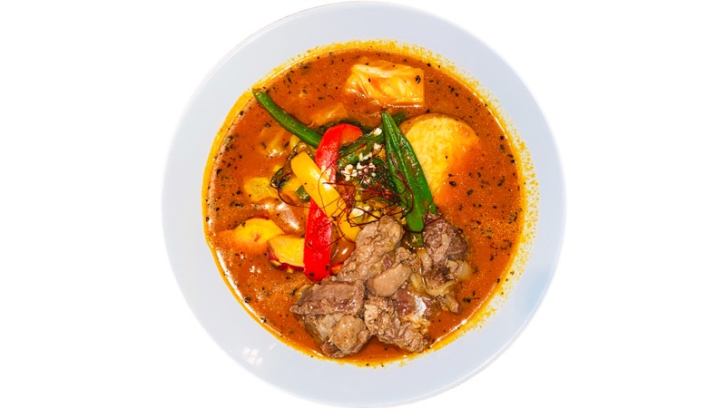 96. 無添加薬膳スープカレーCOSMOS<br>8種の野菜と牛すじのトマトスープカレー